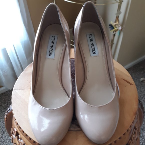 Steve Madden Shoes - STEVE MADDEN PUMPS GREAT CONDITION 8M BEIGE